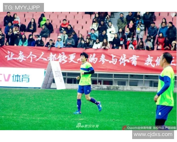 足球明星因违规行为遭受处罚的背后故事与影响分析